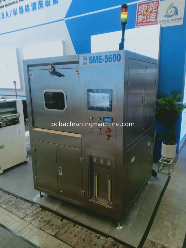 PCBA batch type spray wash deflux machine dengan 3 spray manifold 2 layer PCBA basket 1wash cabinet