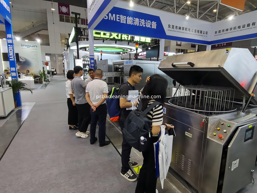 PCBA batch type spray wash deflux machine dengan 3 spray manifold 2 layer PCBA basket 1wash cabinet