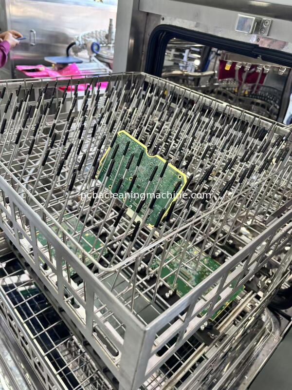 Menghilangkan noda pada PCBA Menggunakan agen pembersih kimia SME-5600T aplikasi utama Elektronika mobil PCBA Militer PCBA Aerospace PCBA Telekomunikasi PCBA Perangkat medis PCBA Digital meter PCBA MachineFeatu
